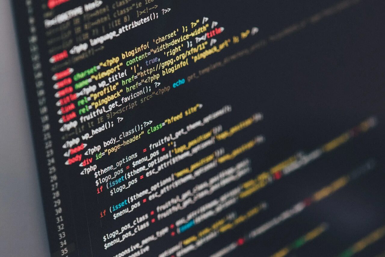 Code source affiché sur un écran